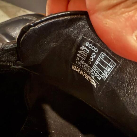 Ecco Incise Tailored Leather SlipOn Loafer Womens Size 8 Black Minimalist Preppy - Picture 9 of 9